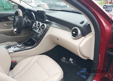 2018 Mercedes-Benz C 300 4Matic из США, поврежденный, VIN 55SWF4KB8JU278807